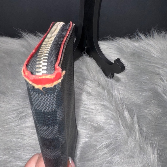 Louis Vuitton Damier Graphite Wallet with Classic Checkerboard Design - Picture 3 of 11